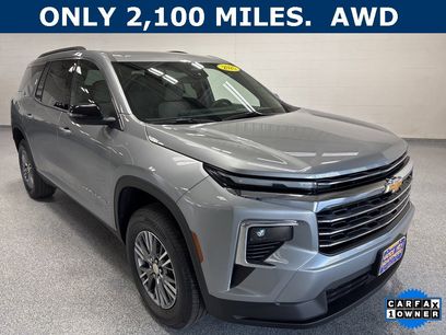 Used 2025 Chevrolet Traverse LT