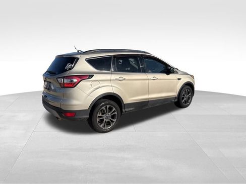 Used 2017 Ford Escape SE image 4