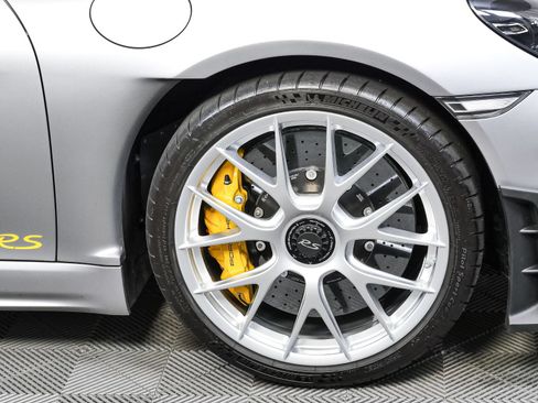 Certified 2025 Porsche 718 Boxster Spyder RS RWD image 38