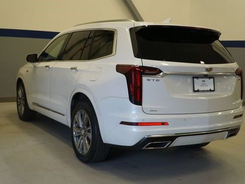 Certified 2022 Cadillac XT6 Premium Luxury w/ Technology Package image 3