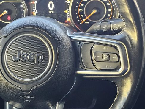 Used 2018 Jeep Wrangler Unlimited Sahara AWD/4WD image 28