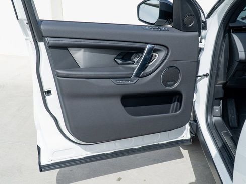 Used 2025 Land Rover Discovery Sport Dynamic SE image 12