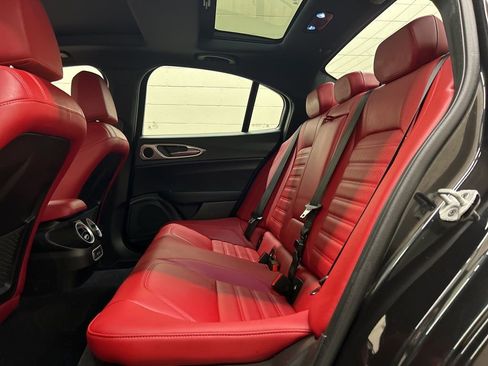 Used 2024 Alfa Romeo Giulia Veloce AWD/4WD image 8