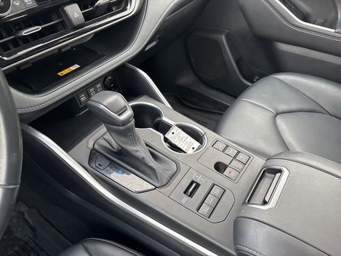 Certified 2023 Toyota Highlander XLE image 38
