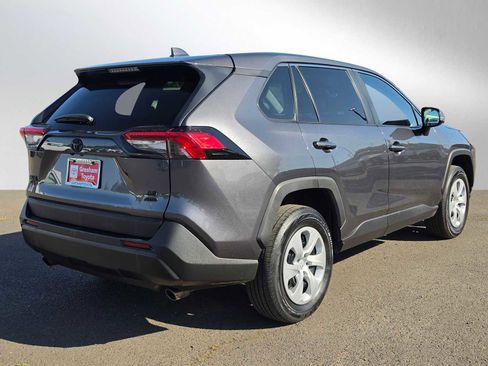 Used 2022 Toyota RAV4 LE AWD/4WD image 3