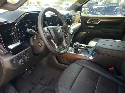 Used 2023 Chevrolet Silverado 1500 High Country image 15