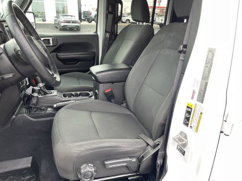 Used 2022 Jeep Gladiator Willys image 19