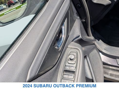 Used 2024 Subaru Outback Premium AWD/4WD image 9