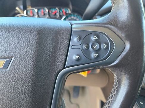 Used 2019 Chevrolet Suburban LT image 21