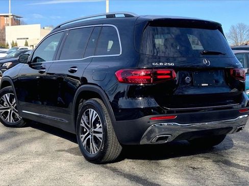 Used 2025 Mercedes-Benz GLB 250 4MATIC image 10