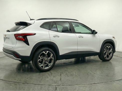 Used 2025 Chevrolet Trax LT image 9