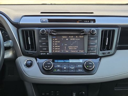 Used 2018 Toyota RAV4 XLE AWD/4WD image 20