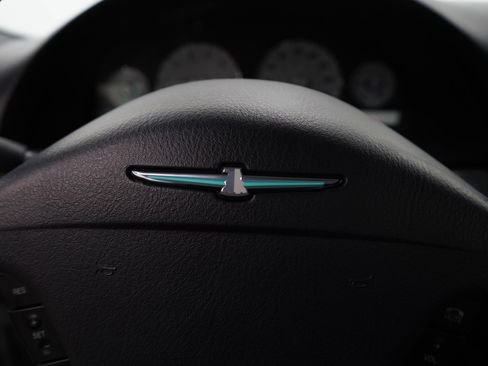 Used 2004 Ford Thunderbird image 15