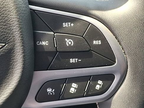 Used 2025 Chrysler Pacifica Select FWD image 22