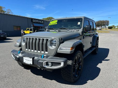 Used 2022 Jeep Wrangler Unlimited Sahara w/ Safety Group image 12
