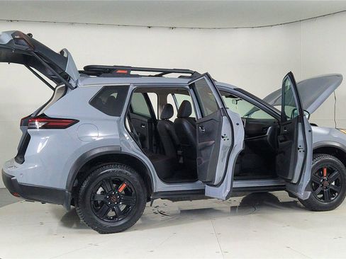 Used 2025 Nissan Rogue SV image 12