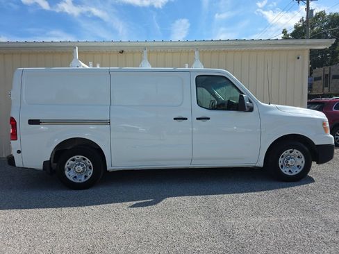 Used 2017 Nissan NV 2500 SV RWD image 3