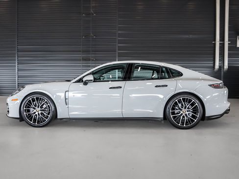 Certified 2023 Porsche Panamera Platinum Edition image 2