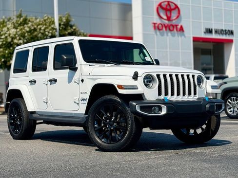 Used 2022 Jeep Wrangler Unlimited Sahara AWD/4WD image 2
