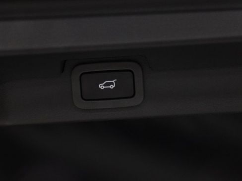 Used 2017 Land Rover Discovery HSE AWD/4WD image 33
