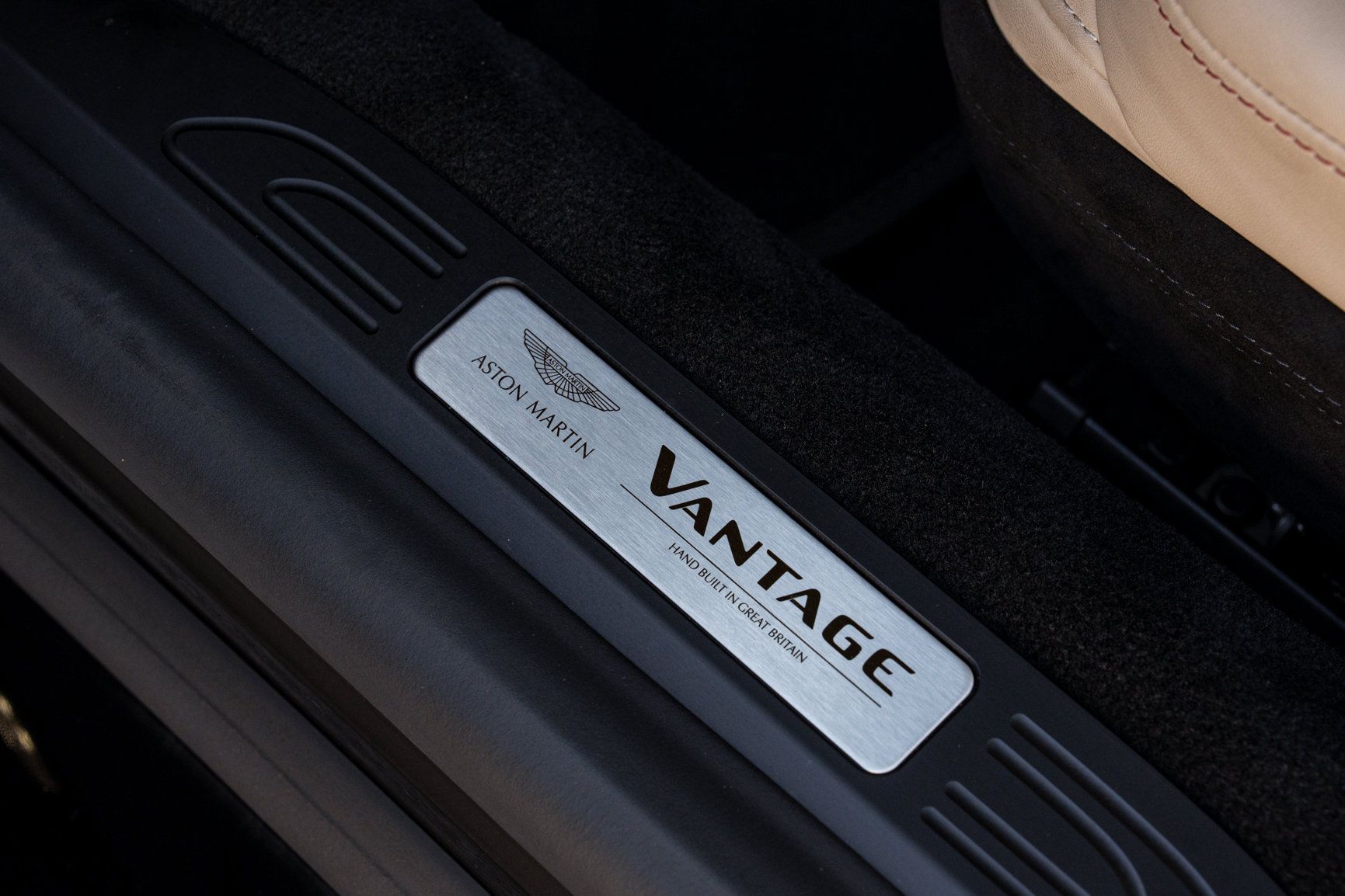 Used 2023 Aston Martin V8 Vantage Roadster RWD image 26