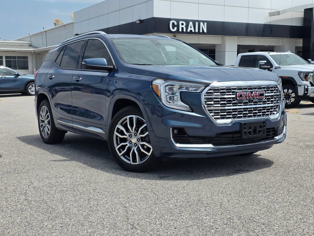 Used 2024 GMC Terrain Denali w/ Denali Premium Package AWD/4WD image 5