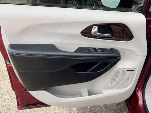 Used 2021 Chrysler Pacifica Limited w/ Premium & Safety Sphere Group AWD/4WD image 28