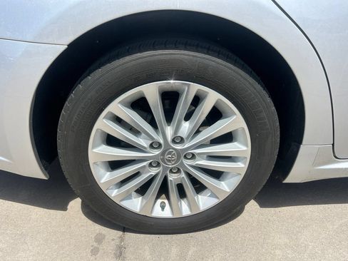 Used 2013 Toyota Avalon XLE Touring FWD image 2