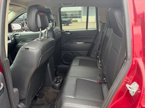 Used 2014 Jeep Compass Latitude FWD image 16