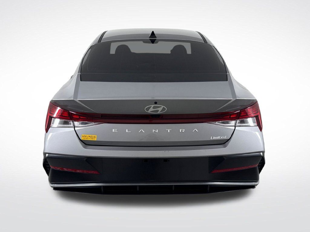 Certified 2025 Hyundai Elantra Limited FWD image 5