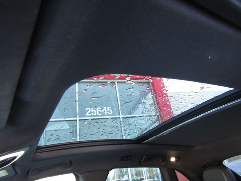 Used 2022 Porsche Macan image 18