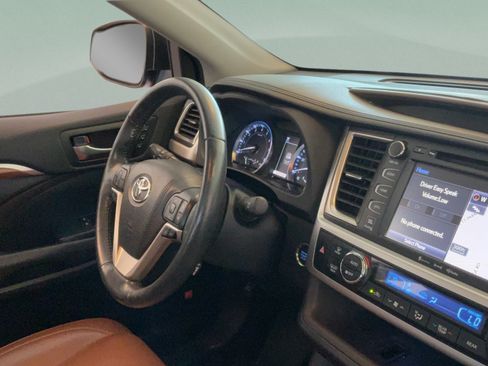 Used 2019 Toyota Highlander Limited Platinum FWD image 43