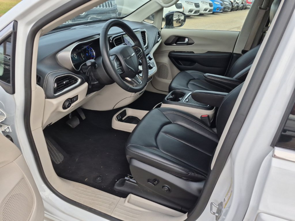 Used 2024 Chrysler Pacifica Limited FWD image 10