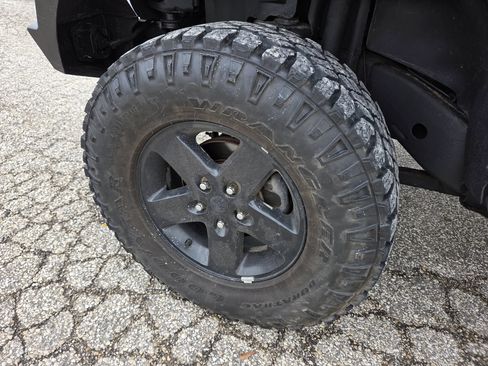 Used 2015 Jeep Wrangler Unlimited Sahara w/ Quick Order Package 24X AWD/4WD image 12