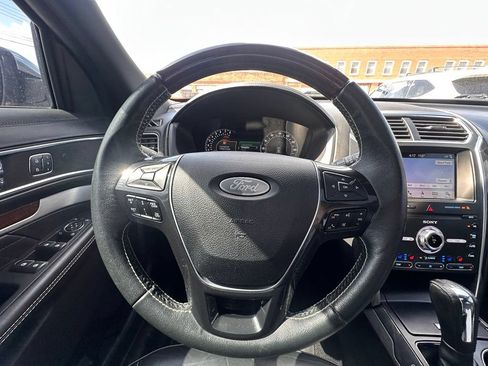 Used 2019 Ford Explorer Platinum AWD/4WD image 22