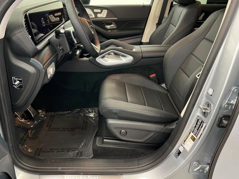 New 2026 Mercedes-Benz GLS 450 4MATIC image 17