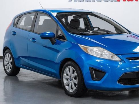 Used 2012 Ford Fiesta SE w/ Moon & Mood Pkg image 9