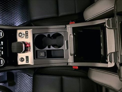 Certified 2025 Jaguar F-PACE R-Dynamic S image 11