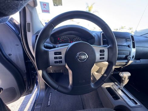 Used 2014 Nissan Frontier SV image 13