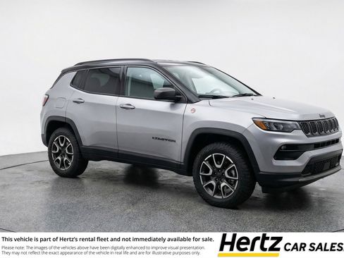 Used 2025 Jeep Compass Trailhawk image 1