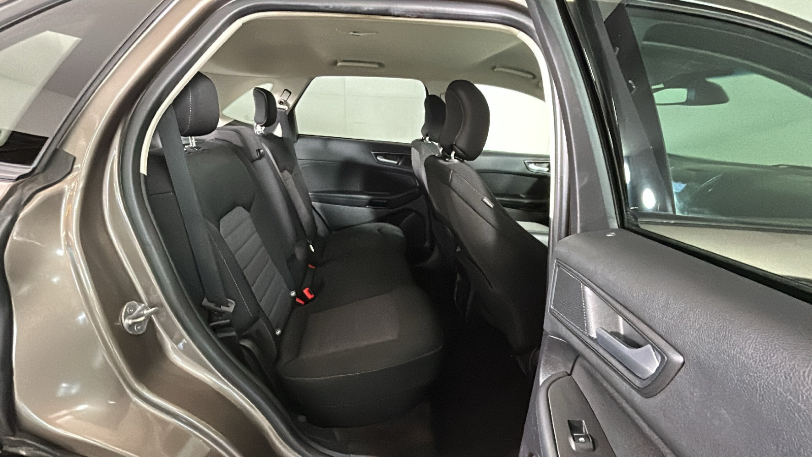 Used 2019 Ford Edge SE AWD/4WD image 34