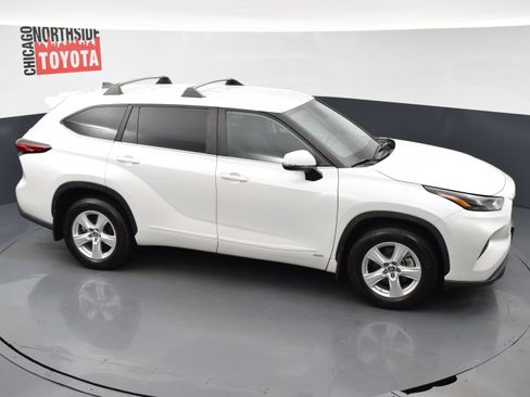 Used 2023 Toyota Highlander LE AWD/4WD image 23