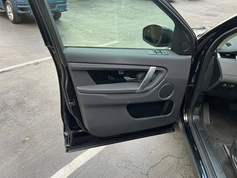 Used 2023 Land Rover Discovery Sport S image 19