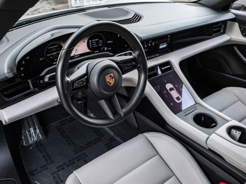 Used 2022 Porsche Taycan image 2