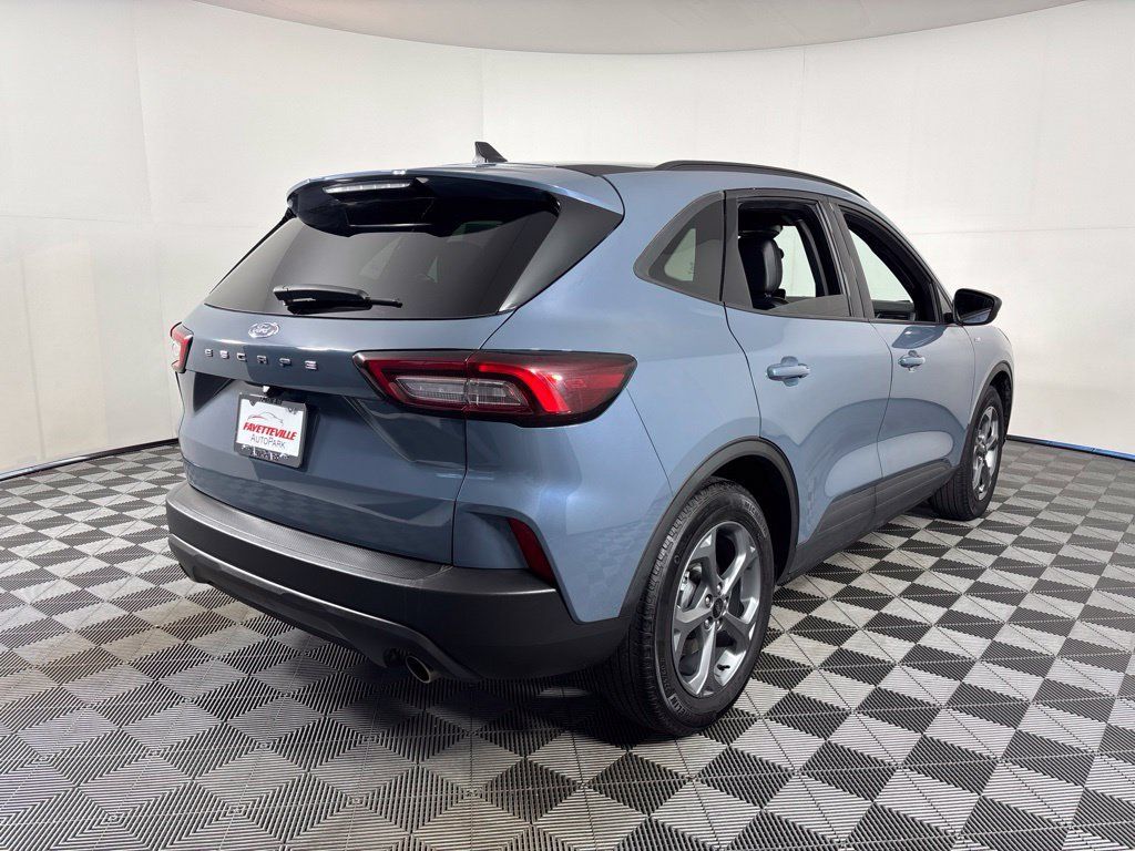 Used 2025 Ford Escape ST-Line FWD image 15