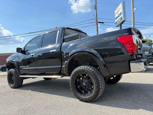 Used 2018 Nissan Titan 4x4 Crew Cab image 5