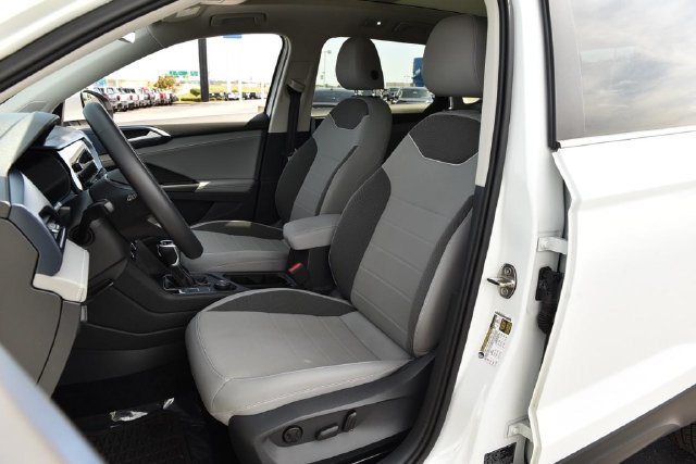 Used 2024 Volkswagen Taos SE w/ Panoramic Sunroof Package AWD/4WD image 20
