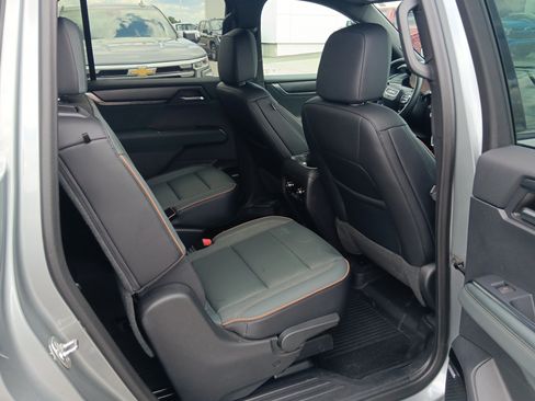 Used 2024 GMC Acadia AT4 w/ Luxury Package AWD/4WD image 18