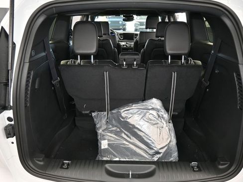 New 2026 Chrysler Pacifica Select image 37