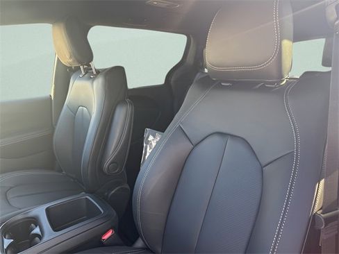New 2026 Chrysler Pacifica Select image 20